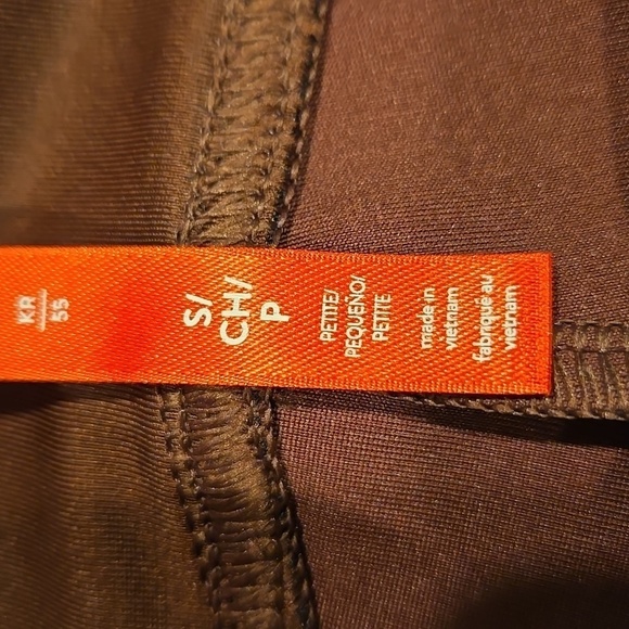 SPANX FAUX LEATHER LIQUID GLOSS LEGGINGS IN RUBY. SIZE SMALL PETITE. - Picture 4 of 9